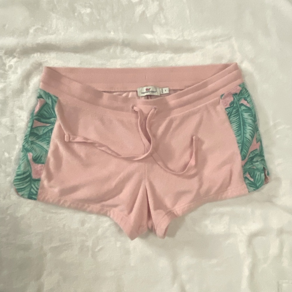Vineyard Vines shorts